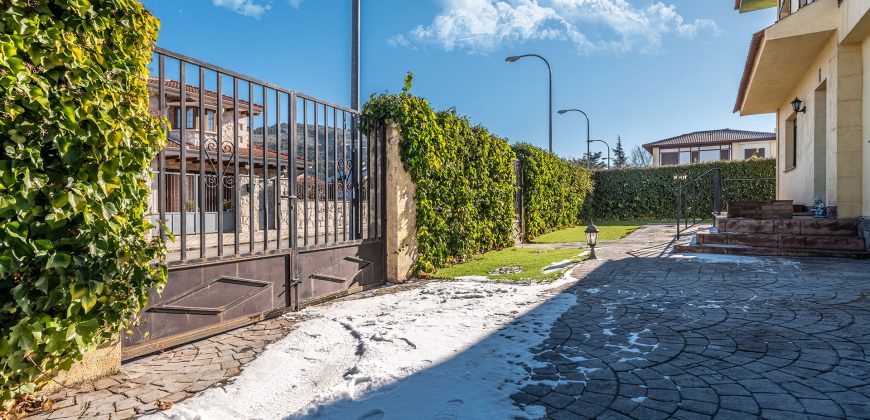 Casa en la sierra – San Rafael – Plza. Ciervos 18