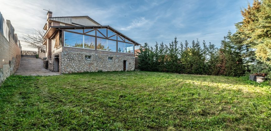 Alquiler de Chalet en El Casar – (Urb. El Coto)
